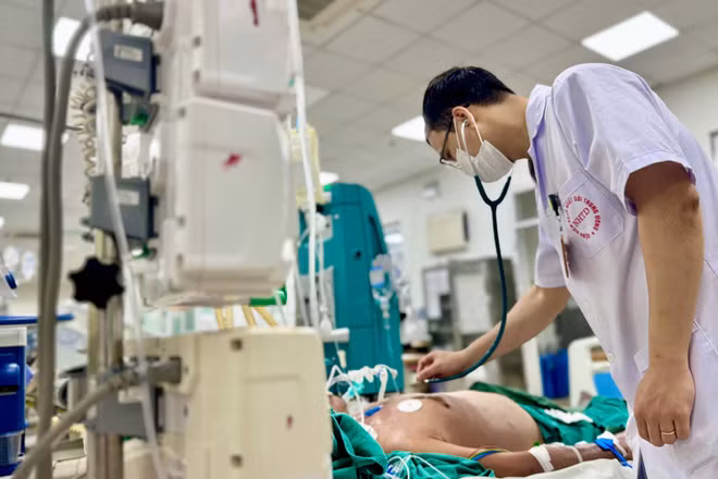 Khoa Cấp cứu, Bệnh viện Bệnh Nhiệt đới Trung ương vừa liên tiếp tiếp nhận 4 trường hợp nhiễm liên cầu lợn trong khoảng 2 tuần. (Ảnh: Bệnh viện cung cấp)