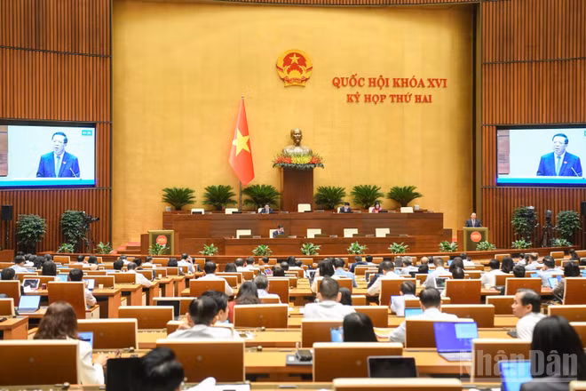 Sáng 30/10, Quốc hội thảo luận tại hội trường về dự án Luật Kinh doanh bất động sản (sửa đổi). (Ảnh: DUY LINH)