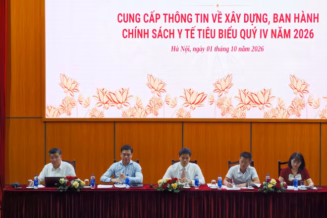 Lãnh đạo Bộ chủ trì cuộc họp. (Ảnh: T.H)