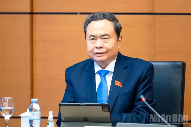Chủ tịch Quốc hội Trần Thanh Mẫn phát biểu tại thảo luận tổ sáng 18/10. (Ảnh: DUY LINH)