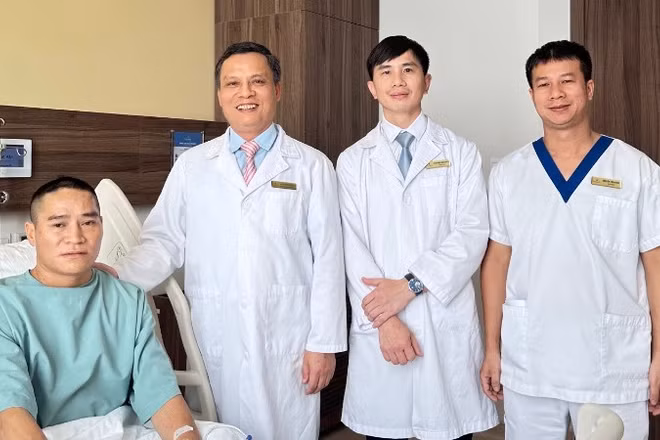 Bệnh nhân bình phục sau ca mổ sinh tử, với tình trạng cấp cứu nguy kịch.