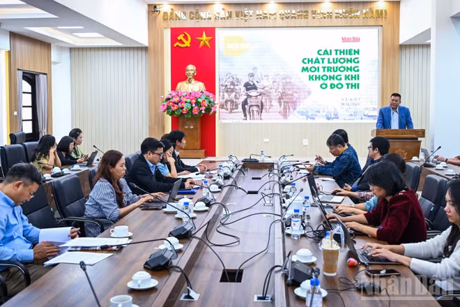 Toàn cảnh buổi đối thoại. (Ảnh: THÀNH ĐẠT)