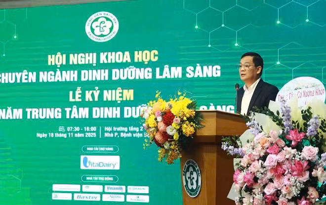 Tiến sĩ, bác sĩ Vương Ánh Dương, Phó Cục Trưởng Cục Quản lý Khám, chữa bệnh, Bộ Y tế phát biểu tại hội nghị.