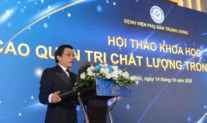 Thầy thuốc nhân dân, Giáo sư, Tiến sĩ Nguyễn Duy Ánh, Giám đốc Bệnh viện Phụ sản Trung ương chia sẻ tại hội thảo. 