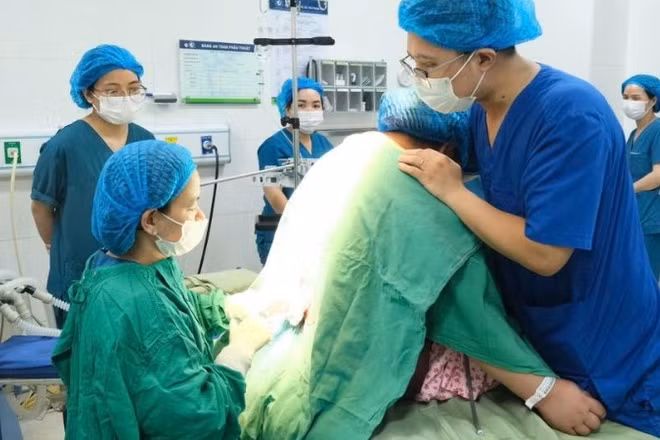 Việc gây tê ngoài màng cứng gặp nhiều khó khăn.