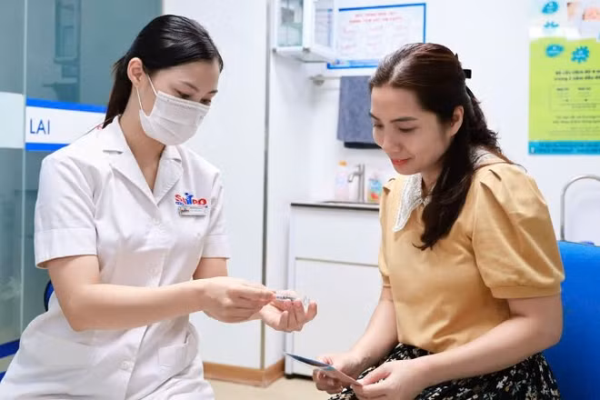 Tiêm phòng cúm mùa để tăng cường sức đề kháng. 