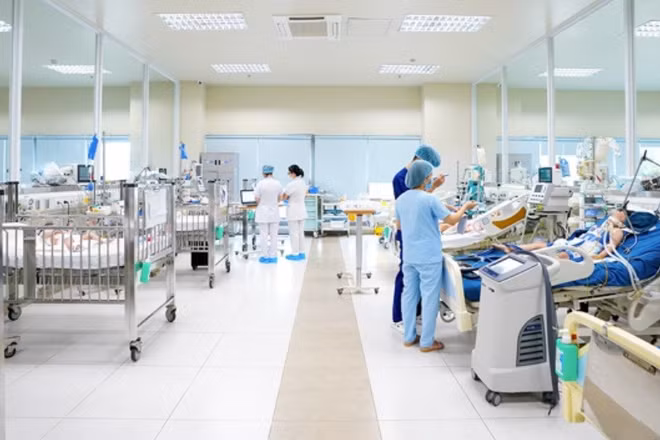 Bệnh nhi được điều trị tại Khoa Điều trị tích cực Nội khoa, Bệnh viện Nhi Trung ương.