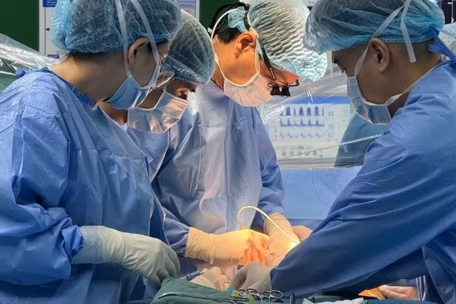 Kíp ghép gan của Bệnh viện Trung ương Quân đội 108 hỗ trợ Bệnh viện Đà Nẵng thực hiện ca ghép gan đầu tiên tại đơn vị này.