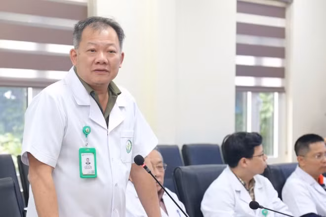 Phó Giáo sư, Tiến sĩ, bác sĩ Dương Đức Hùng, Giám đốc Bệnh viện Hữu nghị Việt Đức.