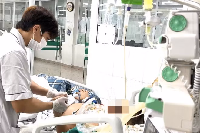 Bệnh nhân nằm điều trị tại Bệnh viện Bệnh Nhiệt đới Trung ương. 