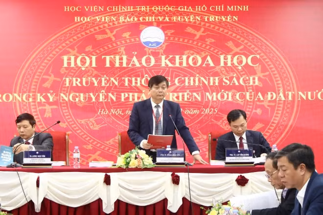 Phó Giáo sư, Tiến sĩ Phạm Minh Sơn, Giám đốc Học viện phát biểu chào mừng hội thảo.