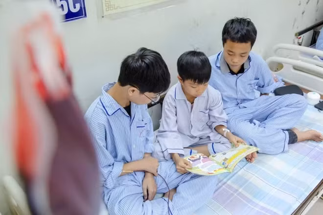 Trẻ điều trị bệnh tan máu bẩm sinh tại Viện Huyết học-Truyền máu Trung ương. 