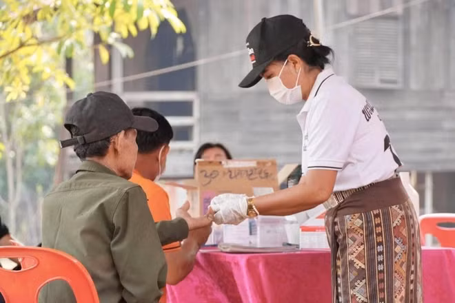 Tại Champasak, dự án hướng tới mục tiêu giúp nhiều người có nguy cơ và người bị ảnh hưởng bởi HIV/lao được phát hiện, điều trị sớm hơn; đồng thời cải thiện chất lượng, tính bao trùm và sự bền vững của các dịch vụ HIV/lao dựa vào cộng đồng. (Ảnh: CCRD cung cấp)
