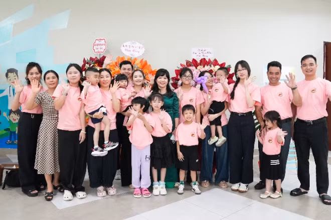 Các em nhỏ được ghép gan thành công tại sự kiện. 
