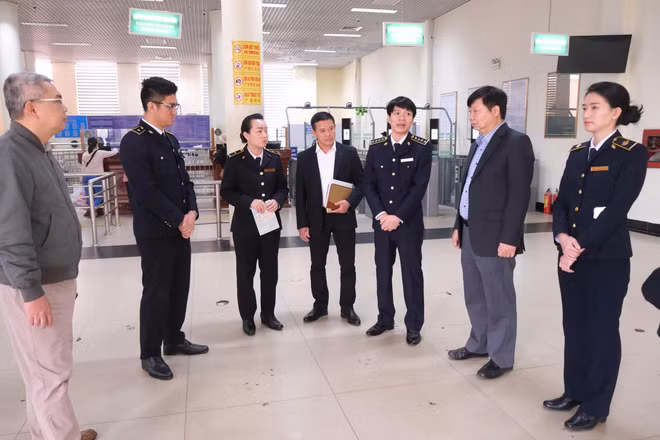 Đoàn công tác trao đổi và chỉ đạo chuyên môn tại cửa khẩu Quốc tế Móng Cái, tỉnh Quảng Ninh.