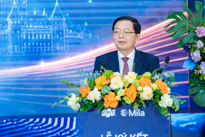 Phó Thủ tướng Chính phủ Hồ Quốc Dũng phát biểu chỉ đạo tại lễ ký kết. (Ảnh: FPT)