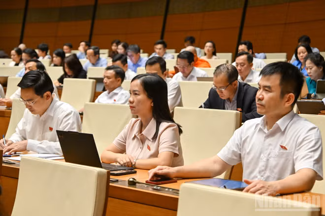 Chiều 10/4, các đại biểu thảo luận tại hội trường về dự án Luật Tín ngưỡng, tôn giáo (sửa đổi). (Ảnh: THỦY NGUYÊN)