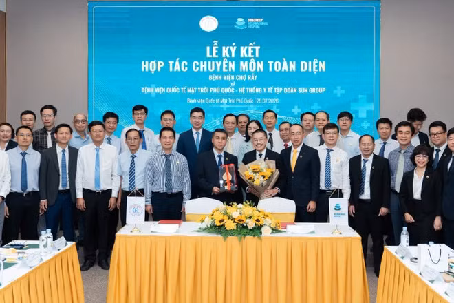 Bệnh viện Quốc tế Mặt Trời Phú Quốc ký kết hợp tác chuyên môn toàn diện với Bệnh viện Chợ Rẫy và Bệnh viện Quân y 175.