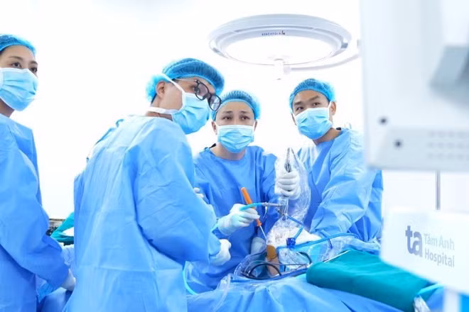 Một trường hợp bị chấn thương thể thao phải can thiệp phẫu thuật.
