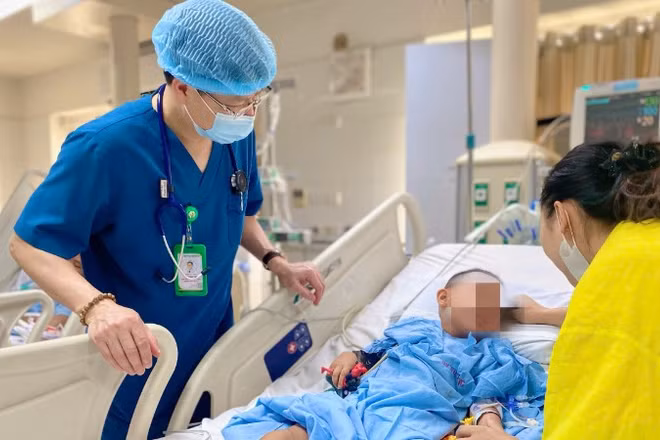Bệnh nhi đang dần bình phục sức khỏe. 