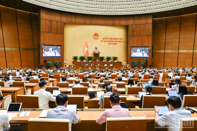 Sáng 9/8, Quốc hội thảo luận ở hội trường về dự án Luật sửa đổi, bổ sung một số điều của Luật Xuất bản. (Ảnh: DUY LINH)
