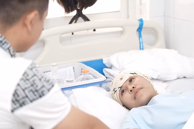 Người mẹ trẻ đã chiến thắng bệnh tật.