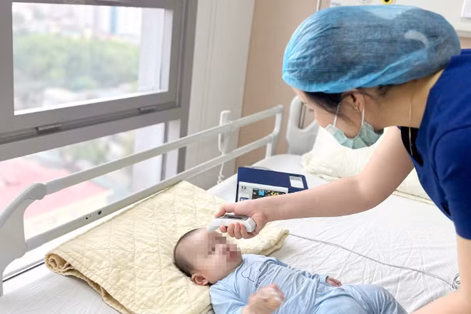 Trẻ dưới 5 tuổi là đối tượng có nguy cơ cao nhất do hệ miễn dịch chưa hoàn thiện.