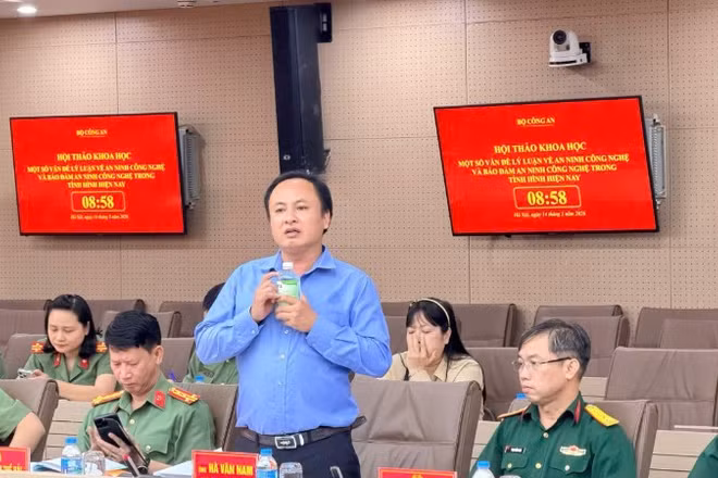Ông Hà Văn Nam, Giám đốc Công ty Ứng dụng khoa học quốc tế chia sẻ về giải pháp công nghệ sát khuẩn nội địa. 