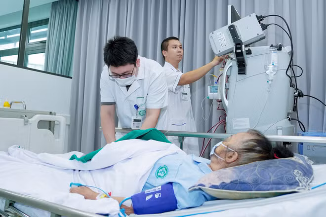 Hình ảnh người bệnh điều trị tại Khoa Thần kinh. (Ảnh: BVCC)