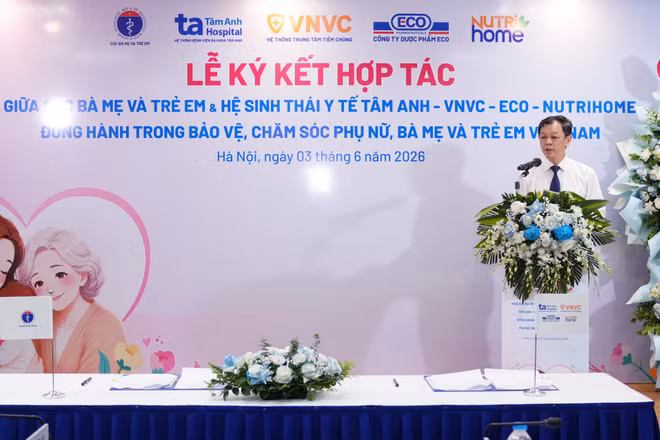 Phó Giáo sư, Tiến sĩ Nguyễn Tri Thức, Thứ trưởng Y tế đánh giá cao sáng kiến hợp tác giữa 2 đơn vị, đồng thời bày tỏ tin tưởng rằng sự phối hợp chặt chẽ giữa các bên sẽ tạo ra những giá trị thiết thực cho cộng đồng.
