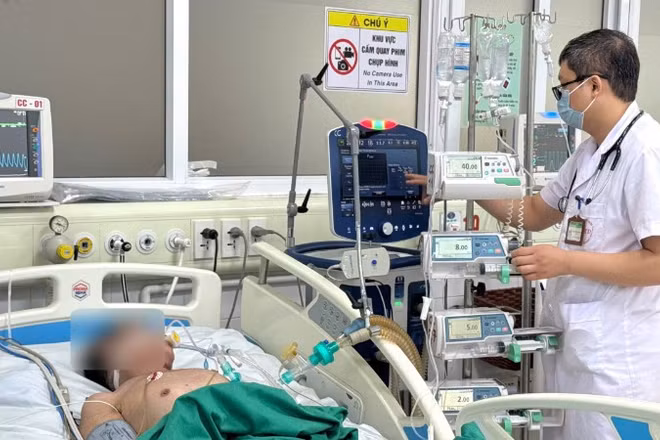 Bệnh nhân được đặt nội khí quản thở máy.