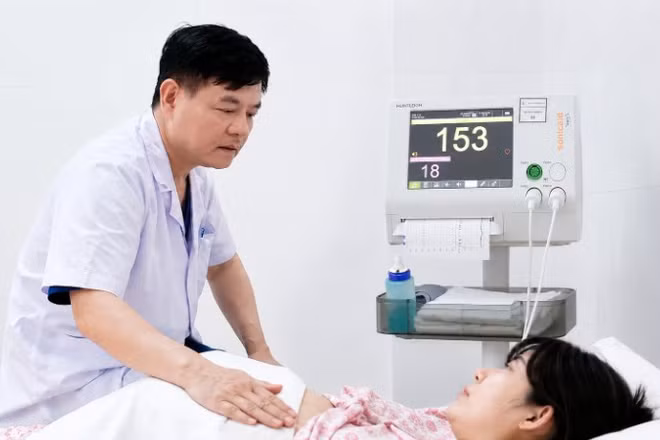 Đối với thai kỳ nguy cơ cao, đặc biệt là thai chậm tăng trưởng (FGR), việc chuẩn hóa dữ liệu qua cCTG giúp quá trình theo dõi liên tục có tính đồng nhất cao, hỗ trợ bác sĩ đưa ra quyết định can thiệp chính xác.