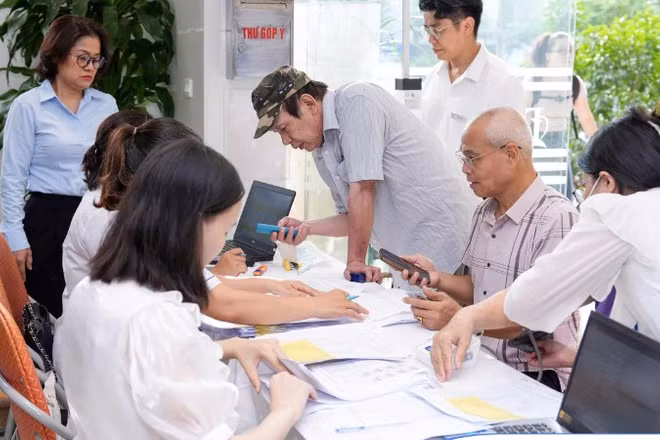 Bệnh viện Đông Đô phối hợp Ủy ban nhân dân phường Kim Liên triển khai chương trình khám sức khỏe miễn phí dành cho thương binh, bệnh binh, thân nhân gia đình liệt sĩ và người có công với cách mạng.