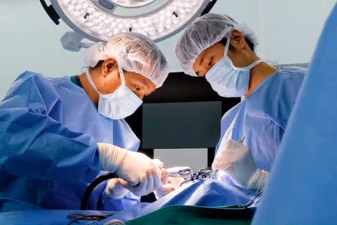 Phẫu thuật thay khớp khuỷu tay Megaprosthesis, phục hồi vận động cho bệnh nhân di chứng biến dạng 27 năm.