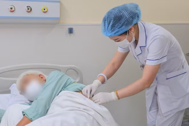 Bệnh nhân đang hồi phục sau can thiệp.