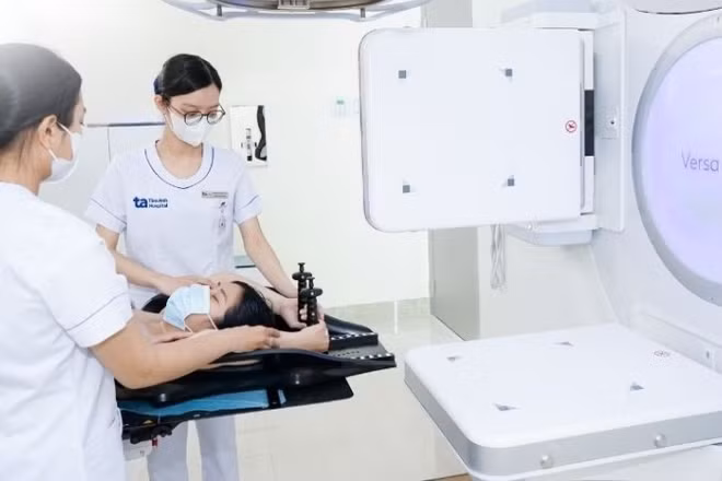 Bệnh viện duy trì lịch xạ trị xuyên Tết phục vụ người bệnh. 