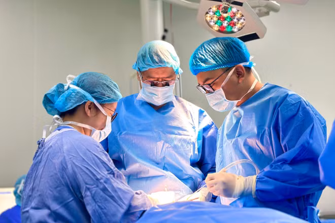 Ca phẫu thuật được triển khai khẩn trương. (Ảnh: BVCC)