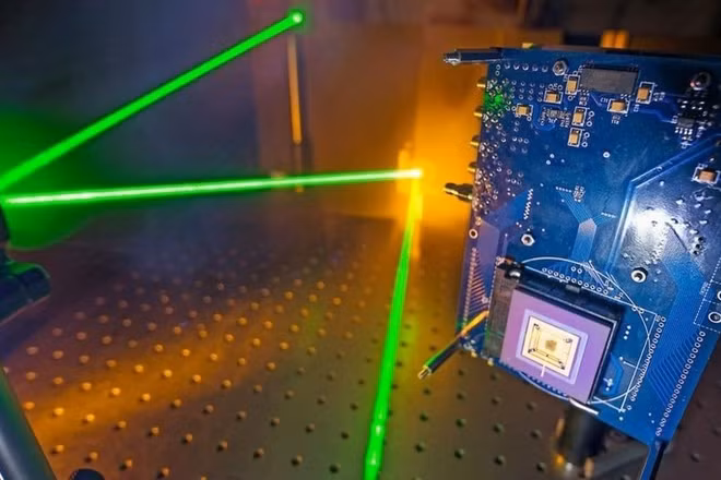 Công nghệ lượng tử (Quantum) được dự báo sẽ tạo ra làn sóng chấn động mạnh mẽ hơn cả AI. (Ảnh minh họa)