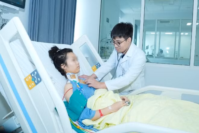 Bệnh nhân trải qua cơn nguy kịch do sốc phản vệ nặng. 