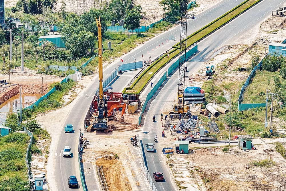 Các dự án, công trình hạ tầng phục vụ Hội nghị Cấp cao APEC 2027 đang được khẩn trương thi công trên đại công trường Phú Quốc, An Giang. (Ảnh: HUY HẢI)