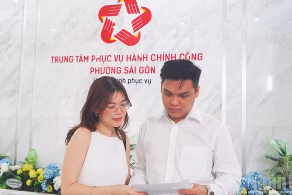 Trung tâm hành chính công phường Sài Gòn thuộc Thành phố Hồ Chí Minh mới chính thức đi vào hoạt động theo mô hình chính quyền địa phương 2 cấp.