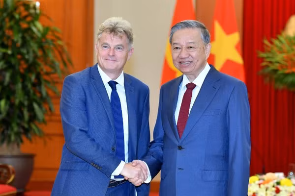 Ngày 28/10/2024, tại Trụ sở Trung ương Đảng, Tổng Bí thư Tô Lâm đã tiếp Đoàn cấp cao Đảng Cộng sản Pháp do Bí thư toàn quốc Fabien Roussel dẫn đầu nhân dịp Đoàn thăm, làm việc tại Việt Nam và dự Hội thảo lý luận lần thứ 4 giữa Đảng Cộng sản Việt Nam và Đảng Cộng sản Pháp. (Ảnh ĐĂNG KHOA)