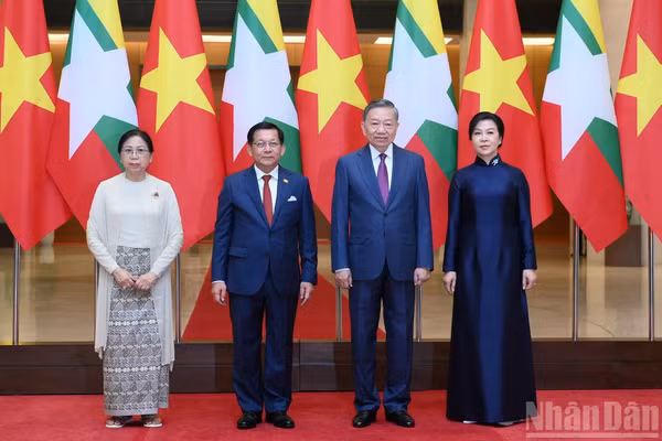 Tổng Bí thư, Chủ tịch nước Tô Lâm và Phu nhân Ngô Phương Ly với Tổng thống Myanmar Min Aung Hlaing và Phu nhân Kyu Kyu Hla.