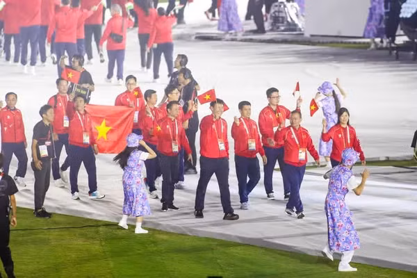 Đoàn Thể thao Việt Nam tham dự Lễ bế mạc Asian Games 2026. (Ảnh: Bùi Lượng)
