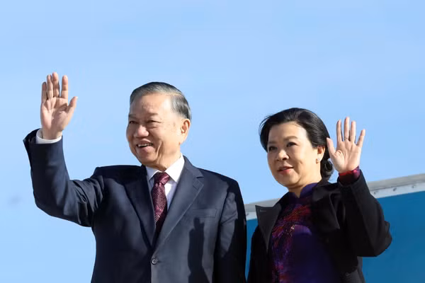 Tổng Bí thư, Chủ tịch nước Tô Lâm và Phu nhân rời thủ đô Brussels, kết thúc tốt đẹp chuyến thăm chính thức Liên minh châu Âu và Vương quốc Bỉ. (Ảnh: TTXVN)
