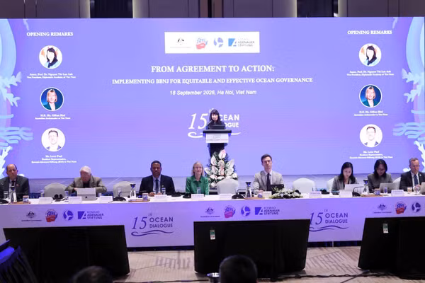 Phó Giáo sư, Tiến sĩ Nguyễn Thị Lan Anh Phó Giám đốc Học viện Ngoại giao Việt Nam phát biểu khai mạc. (Ảnh: TTXVN)