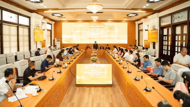 Họp báo công bố chương trình Huế - Kinh đô ẩm thực 2026 với chủ đề “Ngày Bún bò Huế”.