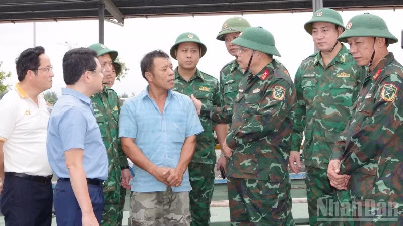 Lãnh đạo Quân khu IV và thành phố Huế kiểm tra phương án phòng, tránh bão, lụt, sạt lở tại các địa bàn xung yếu.