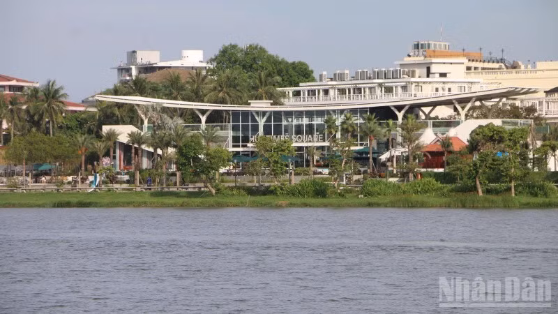 Chủ đầu tư công trình có sai phạm từng cho biết họ sẽ xử lý sự việc trên cơ sở tuân thủ pháp luật.