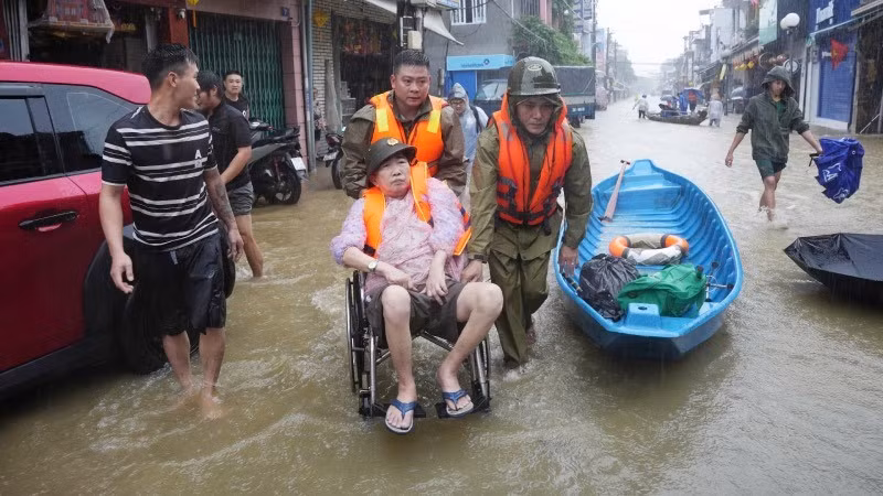 Huế khẩn trương di dời bệnh nhân ở bệnh viện phục hồi chức năng. 